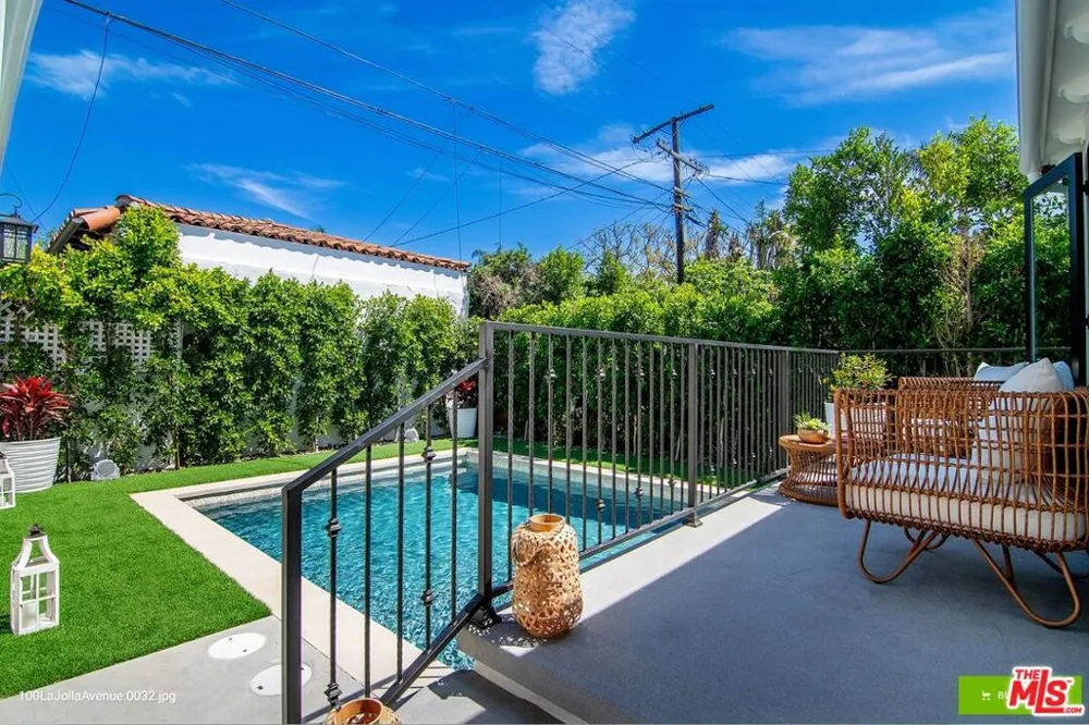100 S La Jolla Avenue Los Angeles, CA 90048