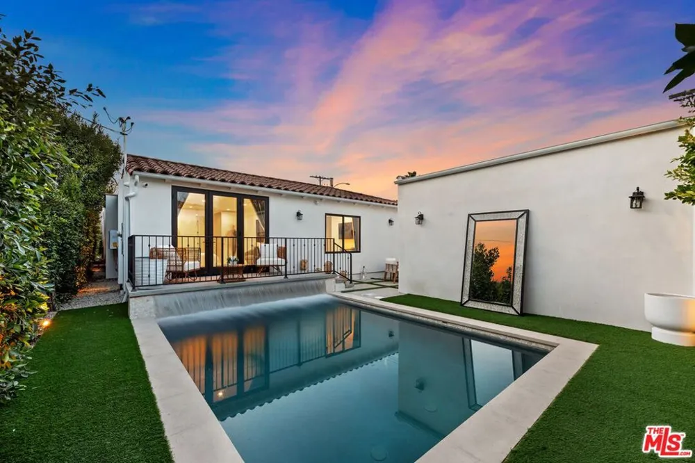 100 S La Jolla Avenue Los Angeles, CA 90048
