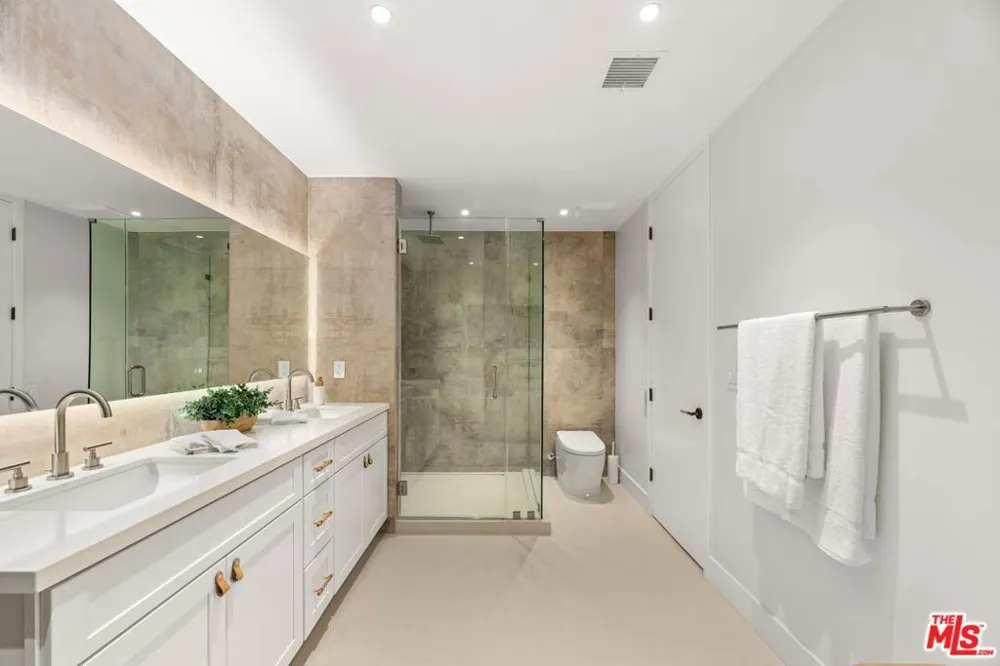 100 S La Jolla Avenue Los Angeles, CA 90048