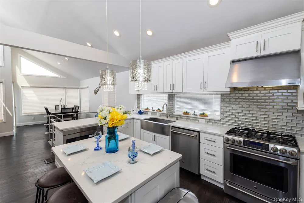 2590 Riverside Drive Wantagh, NY 11793