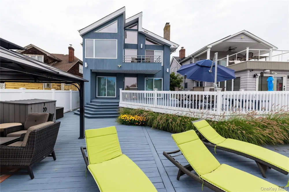 2590 Riverside Drive Wantagh, NY 11793