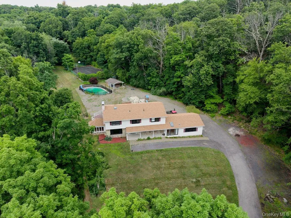 32 Cole Road Pleasant Valley, NY 12569