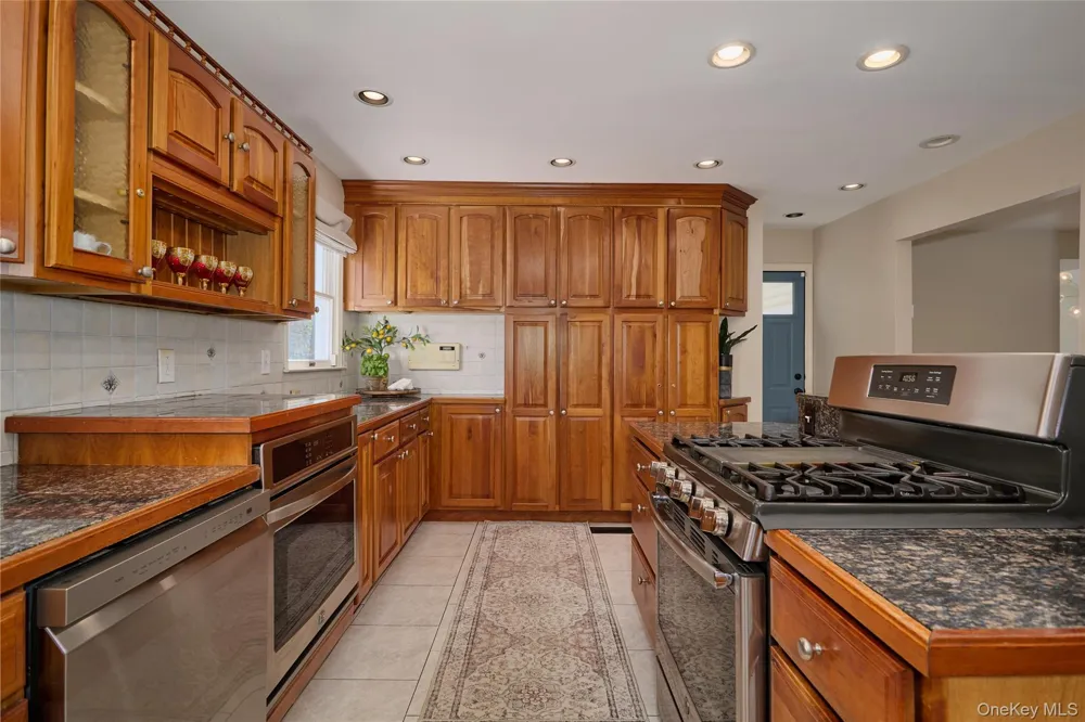 32 Cole Road Pleasant Valley, NY 12569