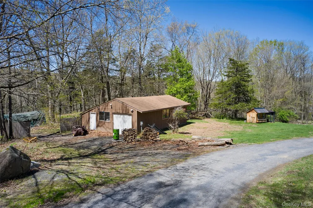32 Cole Road Pleasant Valley, NY 12569