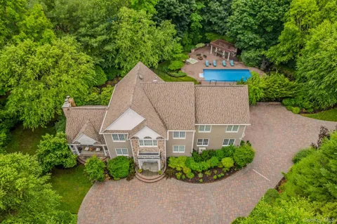 6 Maureen Drive