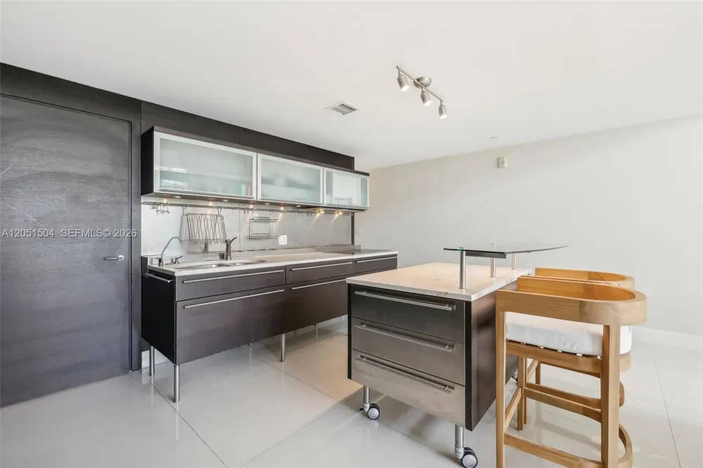 6000 Collins Ave #306 Miami Beach, FL 33140