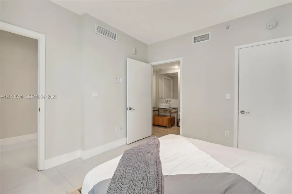 6000 Collins Ave #306 Miami Beach, FL 33140