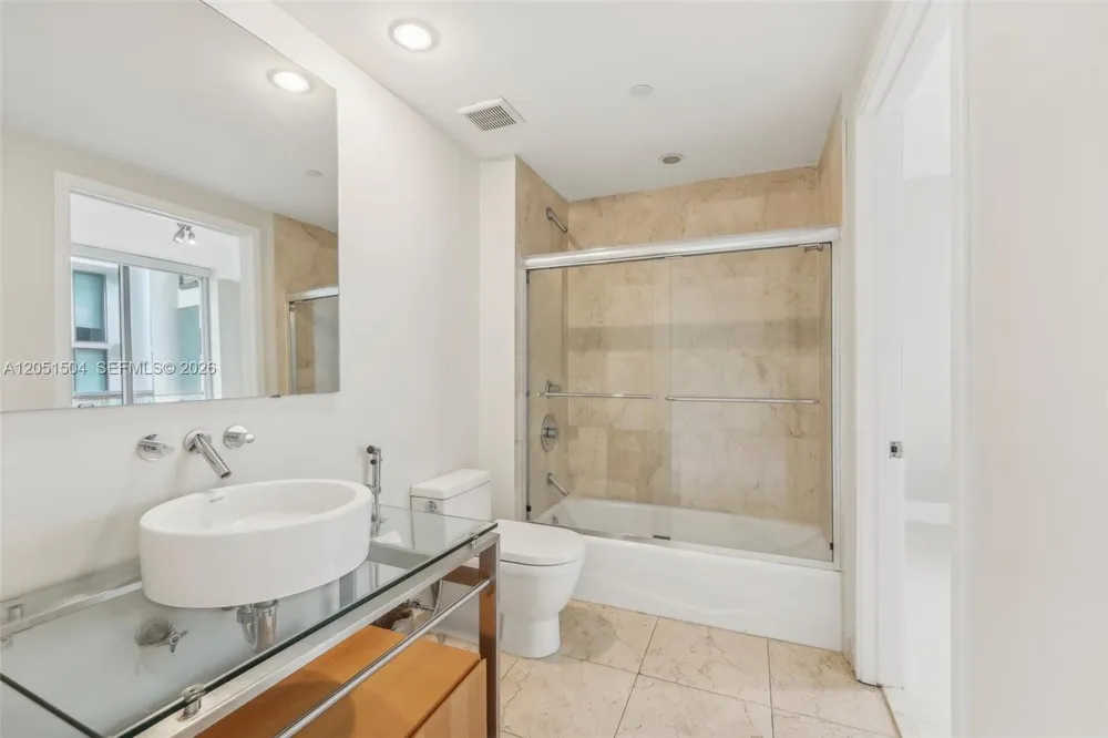 6000 Collins Ave #306 Miami Beach, FL 33140