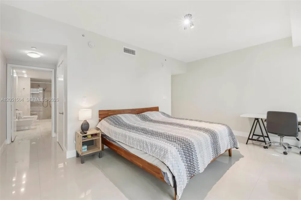 6000 Collins Ave #306 Miami Beach, FL 33140