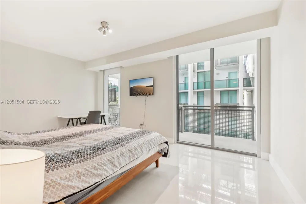 6000 Collins Ave #306 Miami Beach, FL 33140