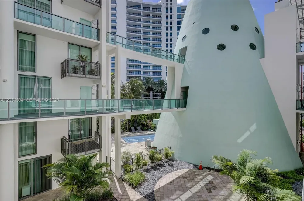 6000 Collins Ave #306 Miami Beach, FL 33140