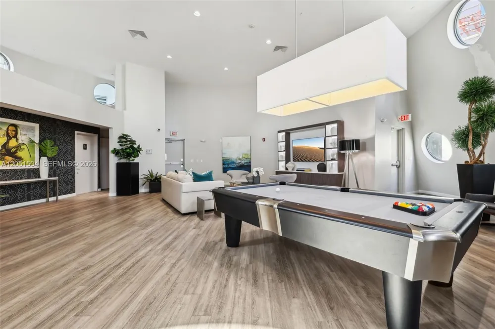6000 Collins Ave #306 Miami Beach, FL 33140