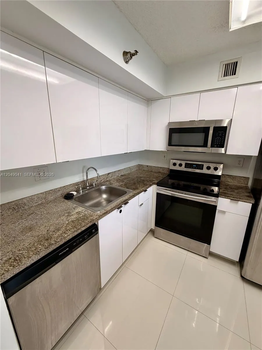 3300 NE 191st St #404 Aventura, FL 33180