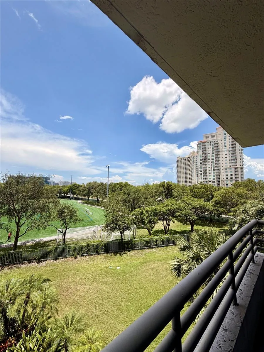 3300 NE 191st St #404 Aventura, FL 33180