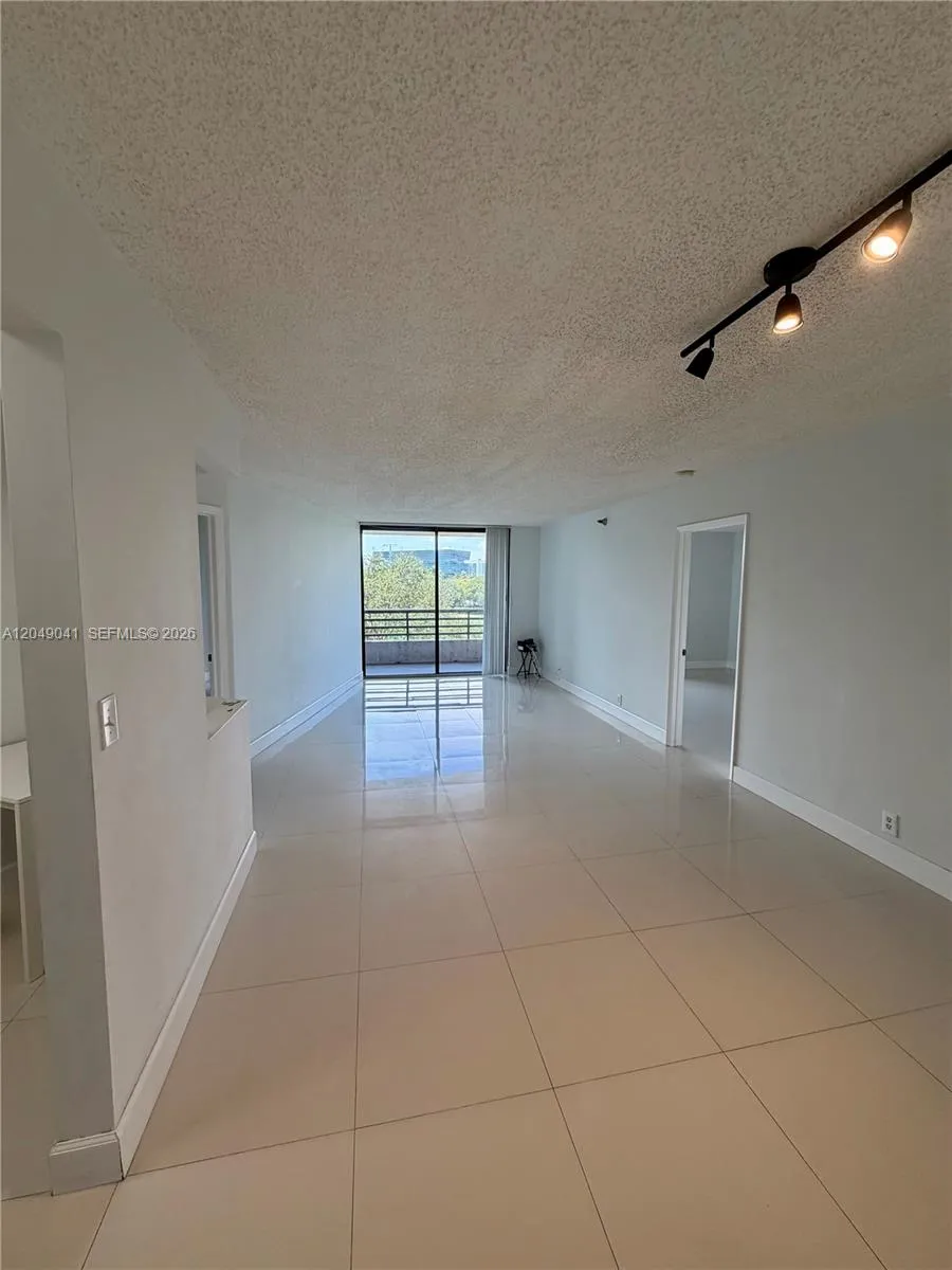 3300 NE 191st St #404 Aventura, FL 33180