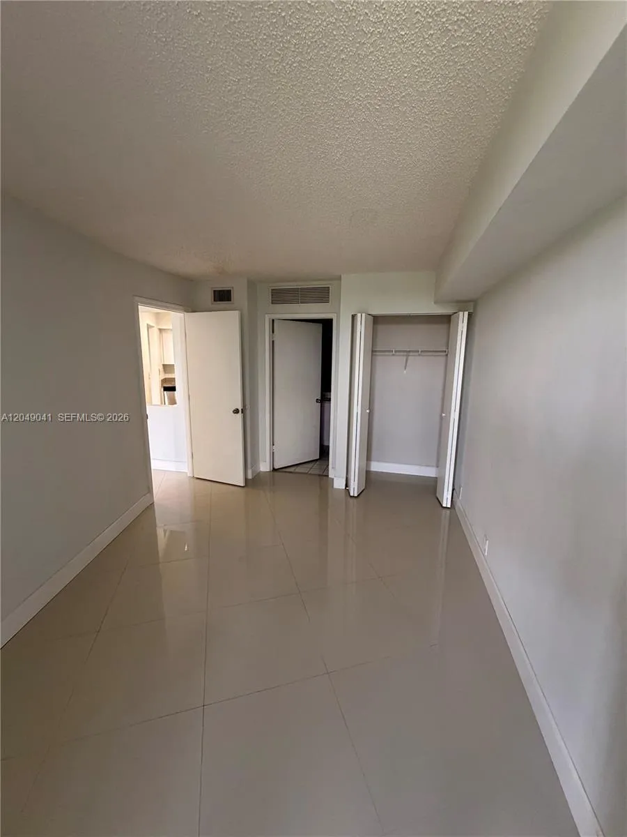 3300 NE 191st St #404 Aventura, FL 33180