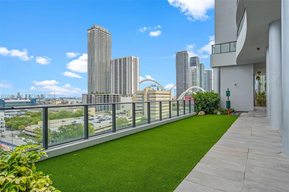 1600 NE 1st Ave #1017 Miami, FL 33132