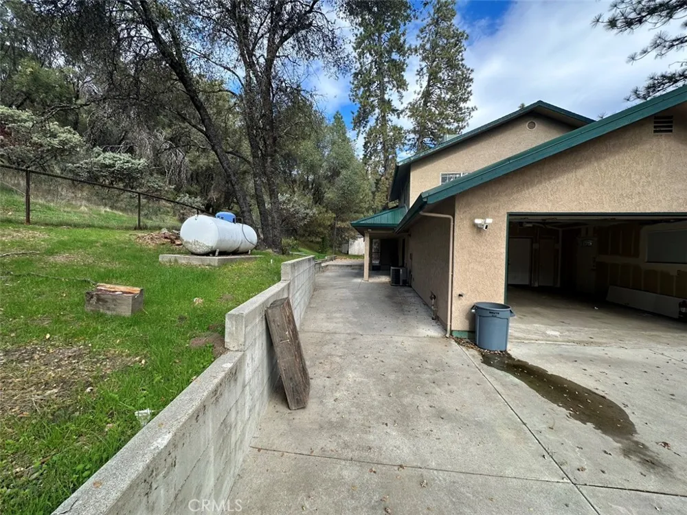 4965 Peak View Road Mariposa, CA 95338