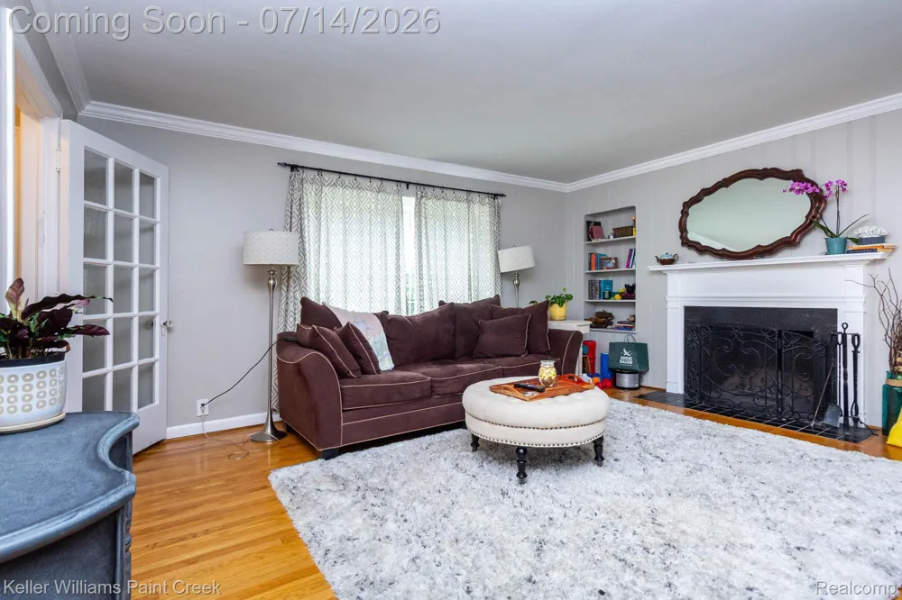 1466 Hampton Rd Grosse Pointe Woods City, MI 48236