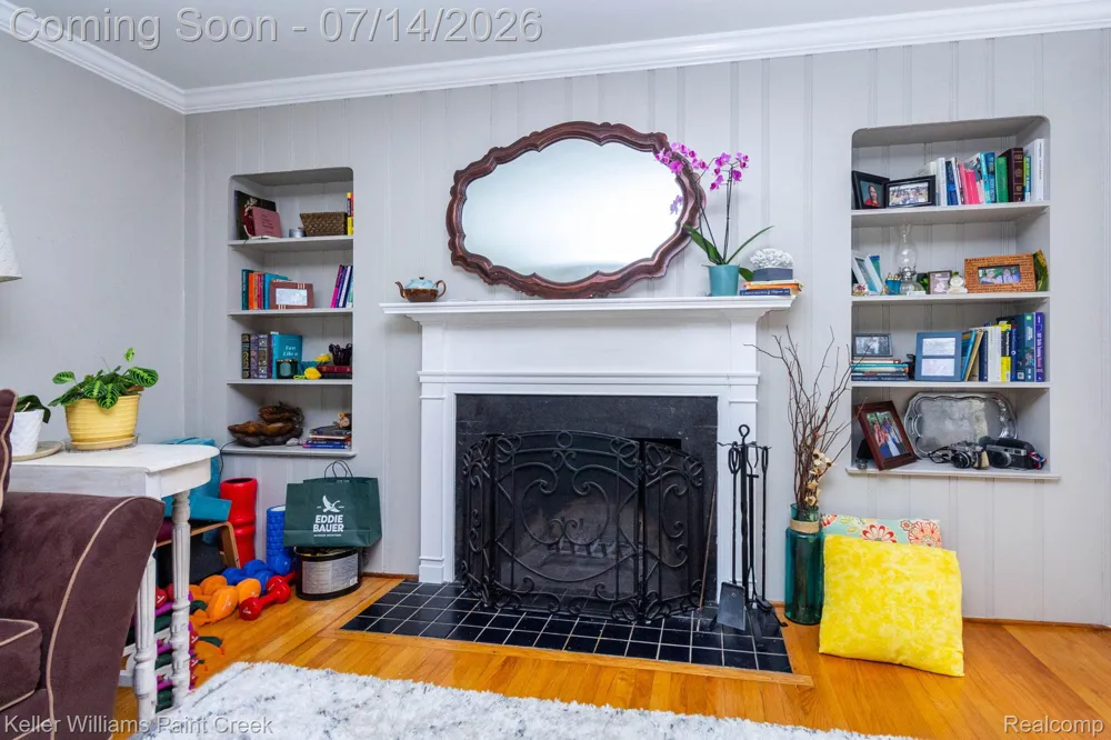 1466 Hampton Rd Grosse Pointe Woods City, MI 48236