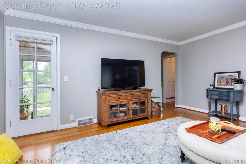 1466 Hampton Rd Grosse Pointe Woods City, MI 48236