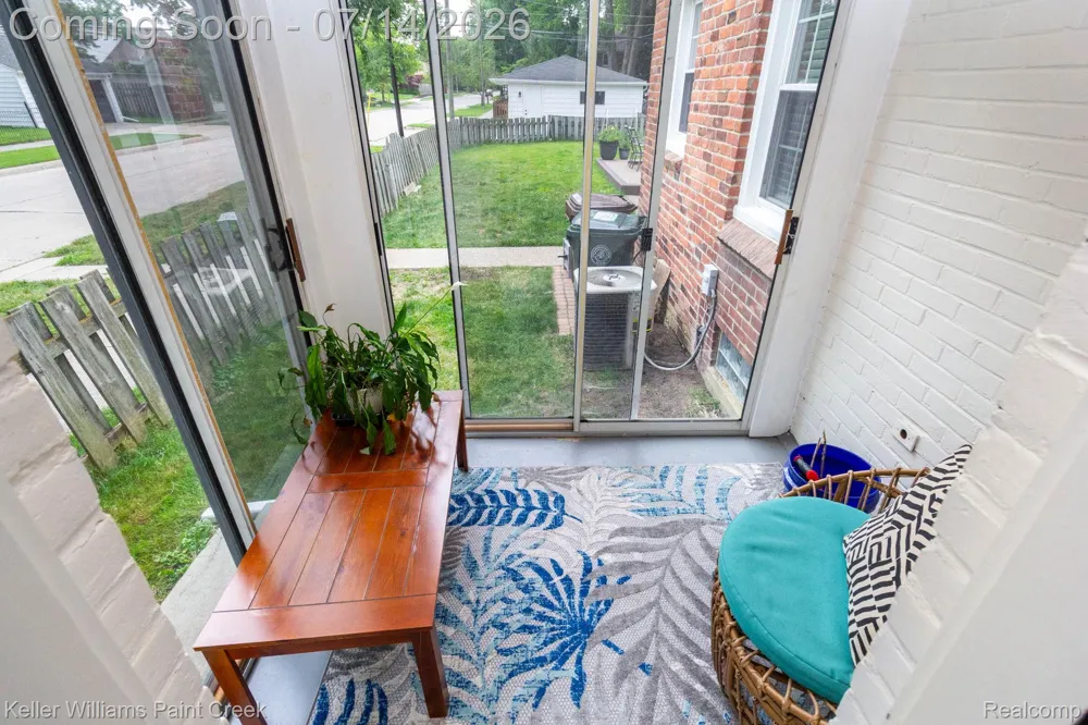1466 Hampton Rd Grosse Pointe Woods City, MI 48236