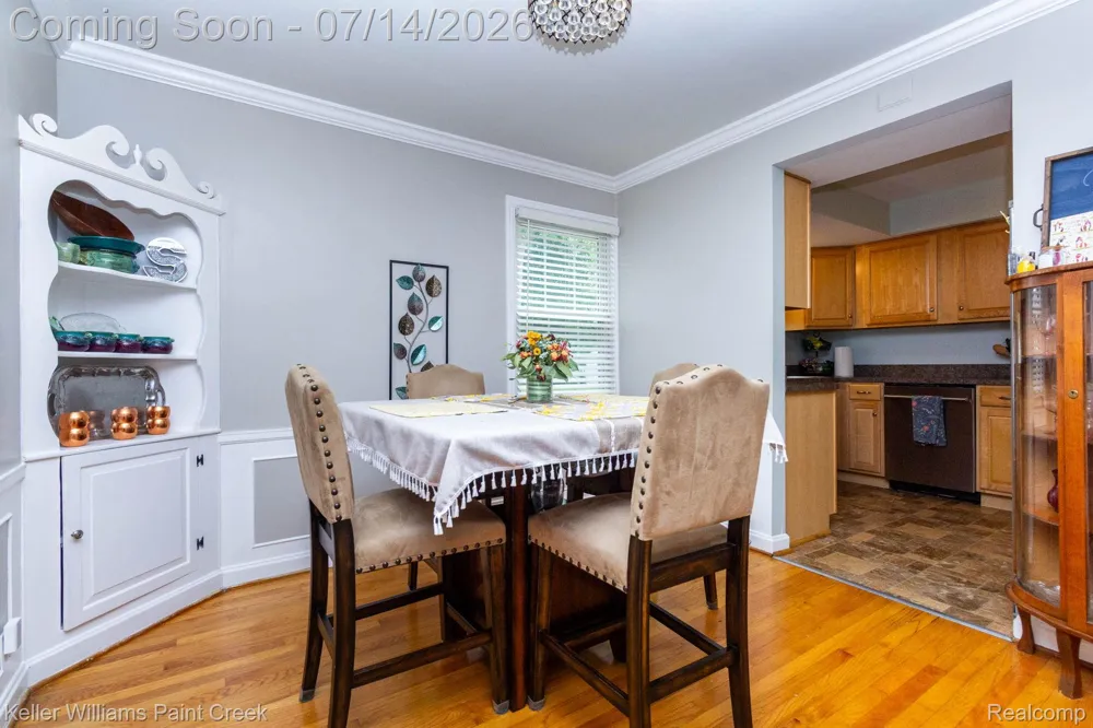 1466 Hampton Rd Grosse Pointe Woods City, MI 48236
