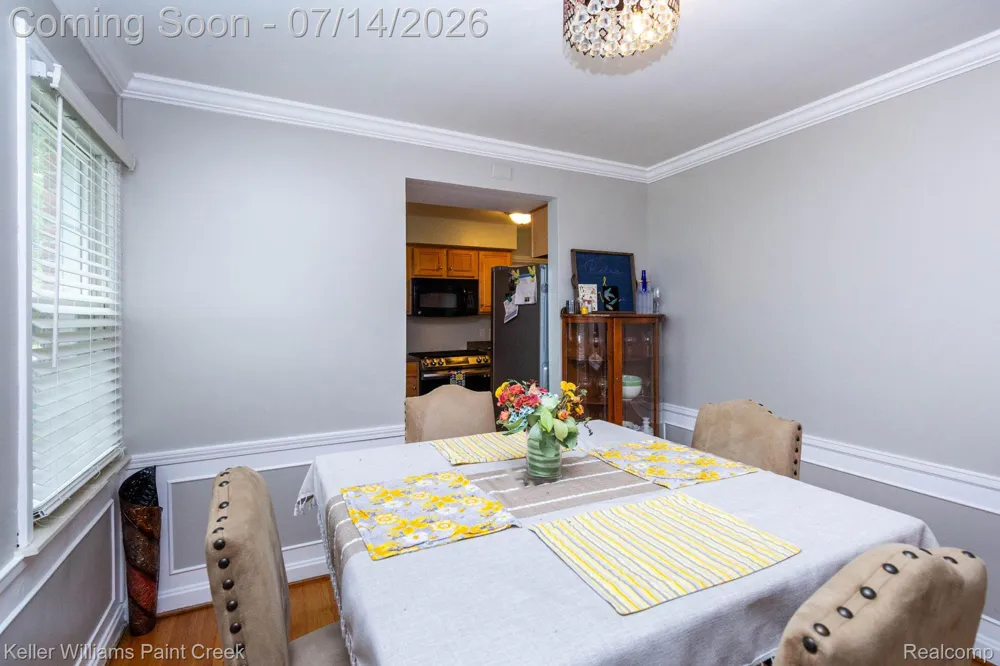 1466 Hampton Rd Grosse Pointe Woods City, MI 48236