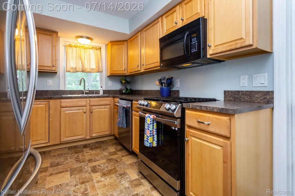 1466 Hampton Rd Grosse Pointe Woods City, MI 48236