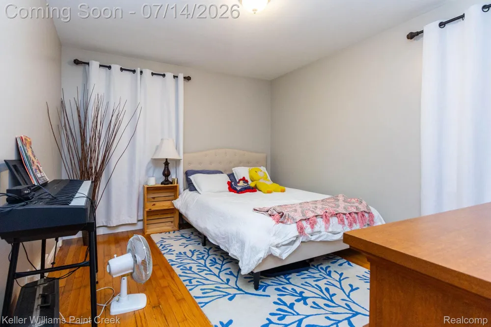 1466 Hampton Rd Grosse Pointe Woods City, MI 48236