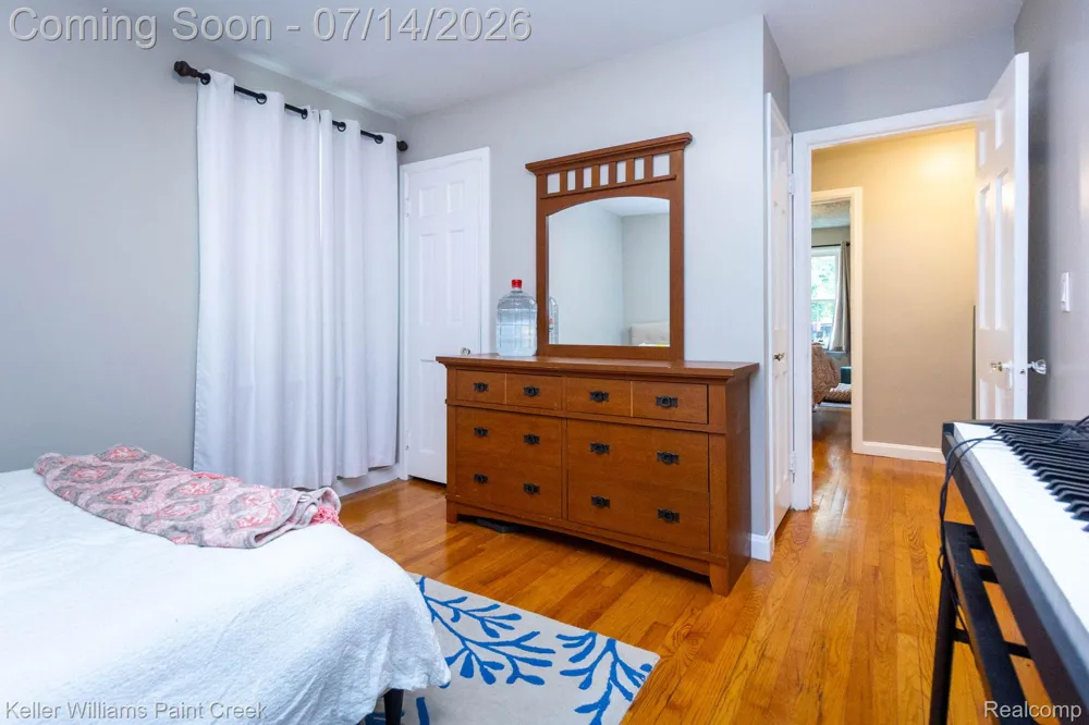 1466 Hampton Rd Grosse Pointe Woods City, MI 48236