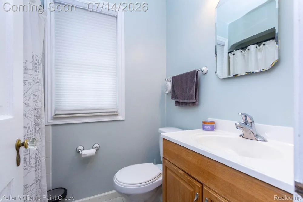 1466 Hampton Rd Grosse Pointe Woods City, MI 48236