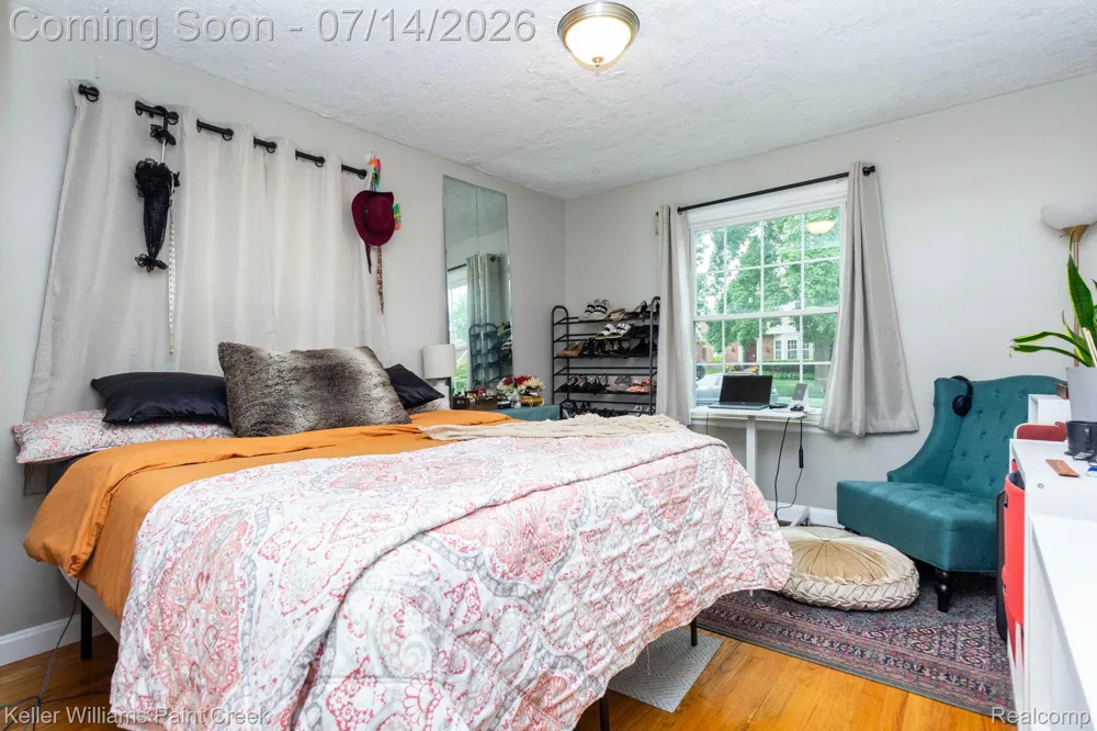 1466 Hampton Rd Grosse Pointe Woods City, MI 48236