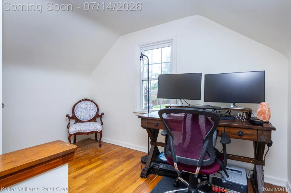 1466 Hampton Rd Grosse Pointe Woods City, MI 48236