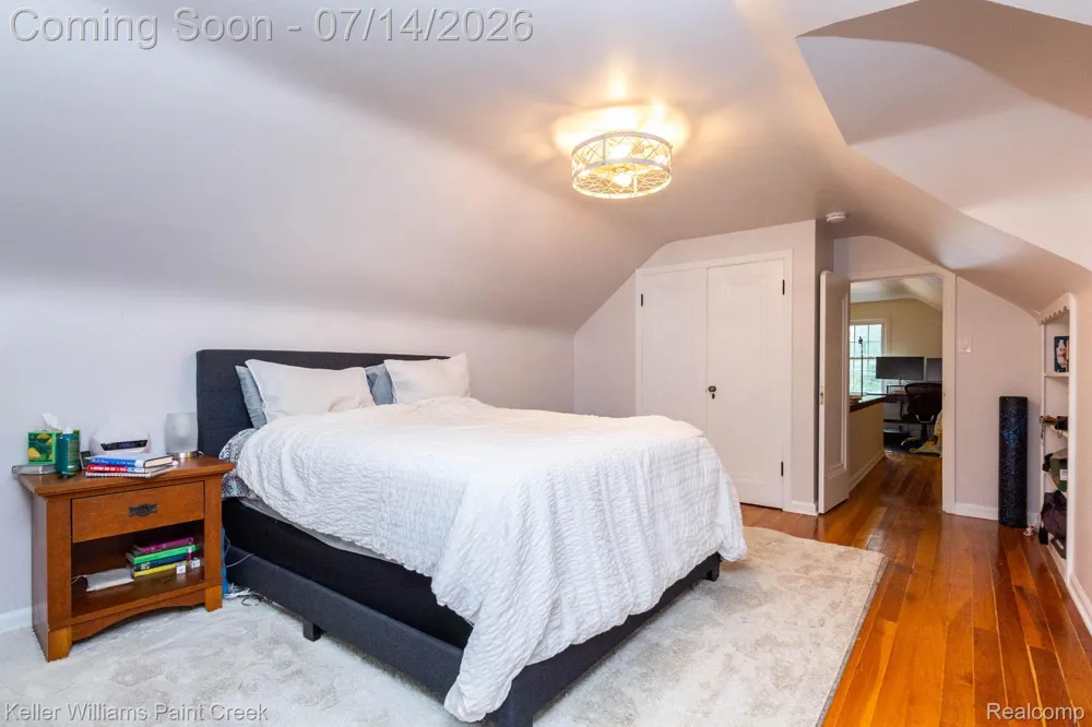 1466 Hampton Rd Grosse Pointe Woods City, MI 48236