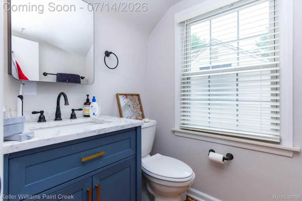 1466 Hampton Rd Grosse Pointe Woods City, MI 48236