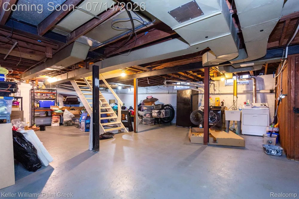 1466 Hampton Rd Grosse Pointe Woods City, MI 48236
