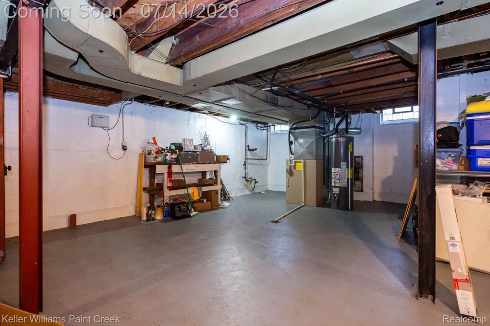 1466 Hampton Rd Grosse Pointe Woods City, MI 48236