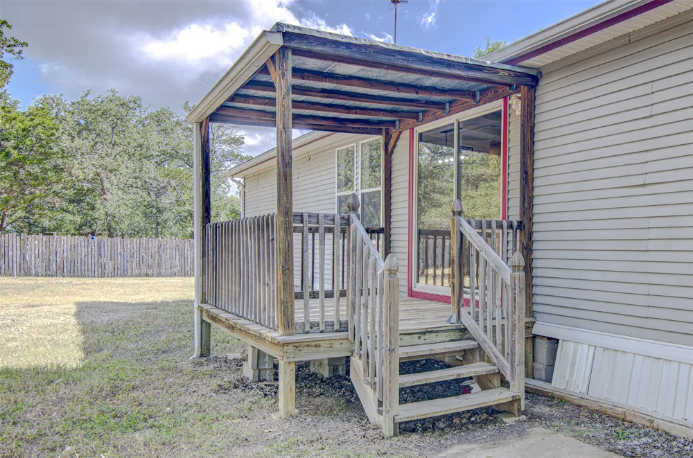 185 Peace Pipe Smithville, TX 78957
