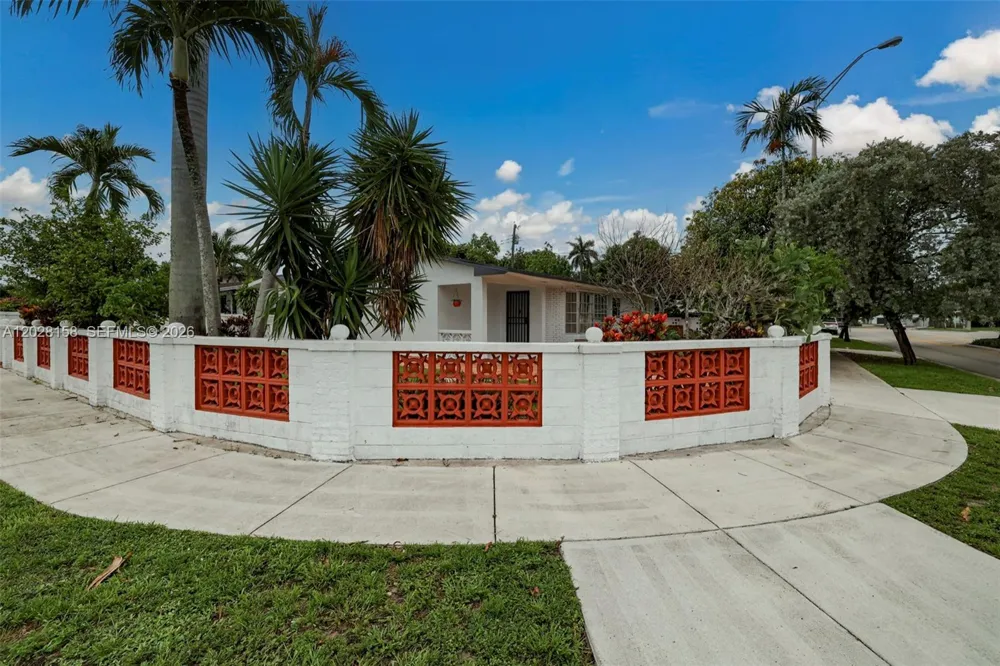 790 W 73rd Pl Hialeah, FL 33014