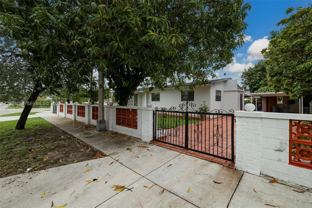 790 W 73rd Pl Hialeah, FL 33014