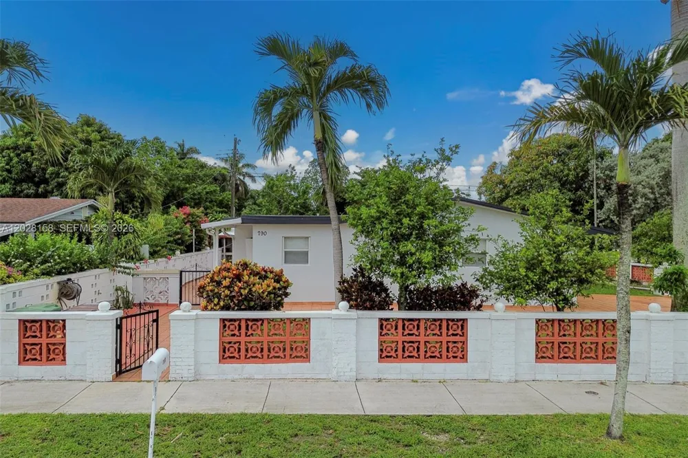 790 W 73rd Pl Hialeah, FL 33014