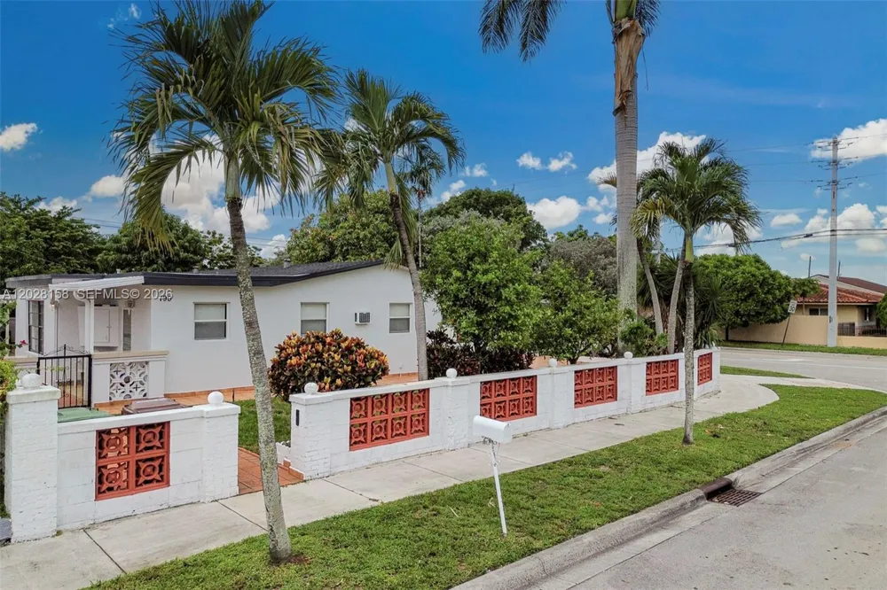 790 W 73rd Pl Hialeah, FL 33014