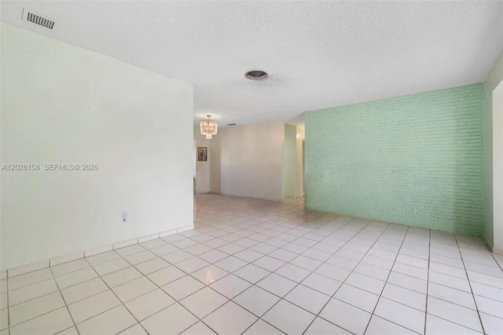 790 W 73rd Pl Hialeah, FL 33014