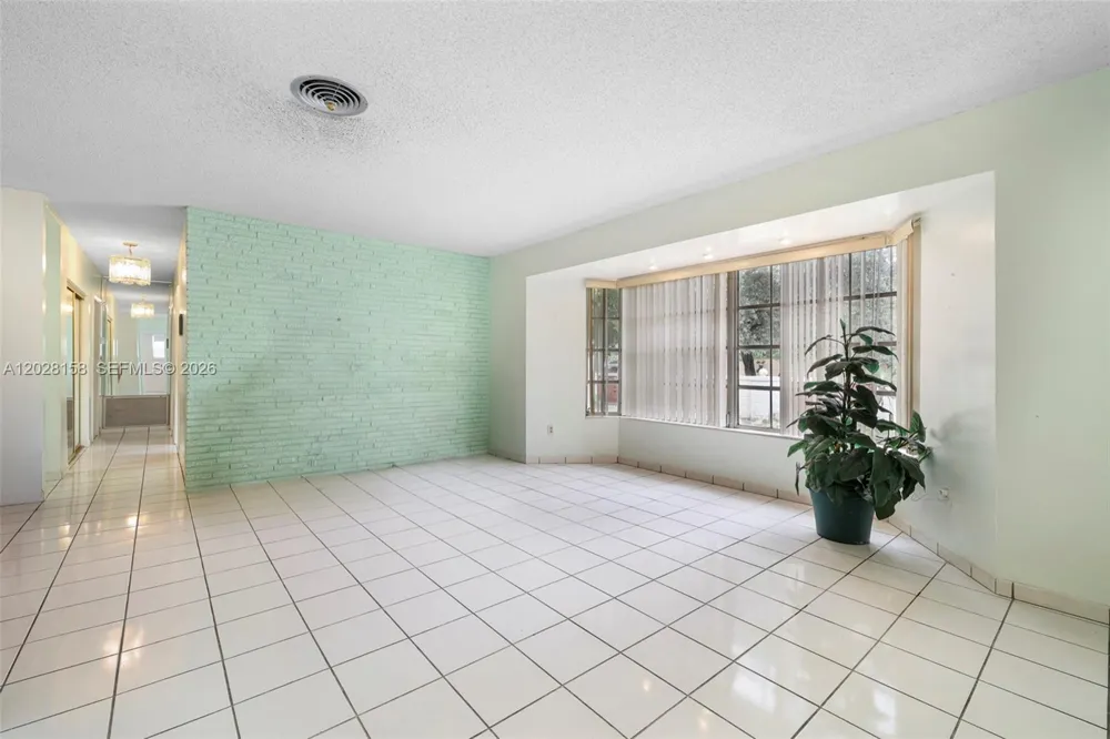 790 W 73rd Pl Hialeah, FL 33014