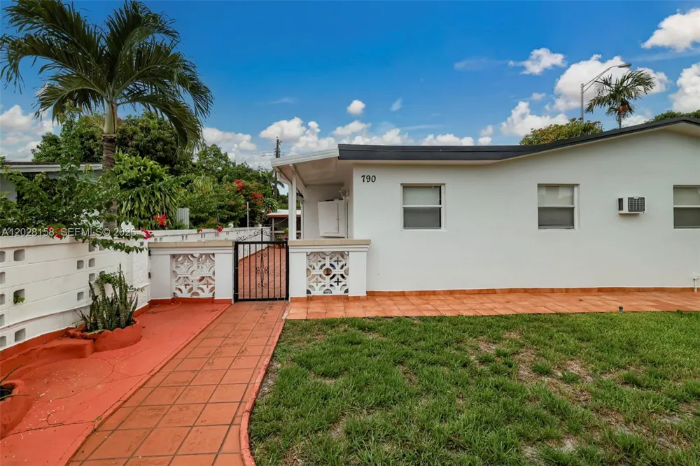 790 W 73rd Pl Hialeah, FL 33014
