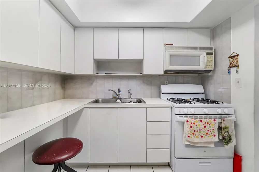 790 W 73rd Pl Hialeah, FL 33014