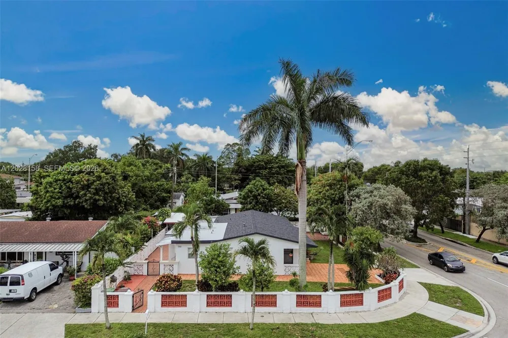 790 W 73rd Pl Hialeah, FL 33014