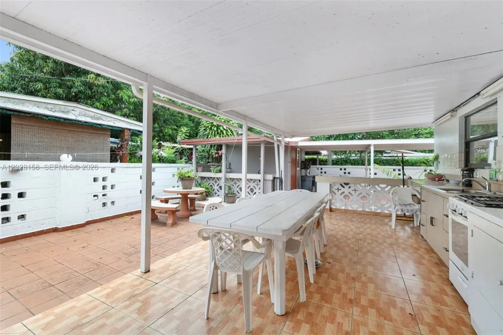 790 W 73rd Pl Hialeah, FL 33014