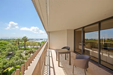 2901 S Bayshore Dr #6A